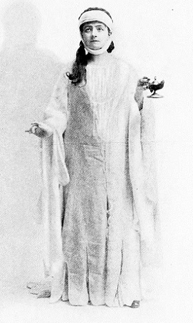 Madame Modjeska as Lady Macbeth, 1899. From Modjeska's autobiography.