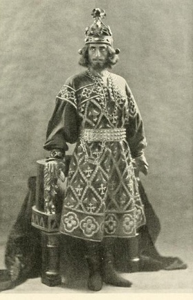 Macbeth as King, portrayed by Forbes Robertson, 1898.